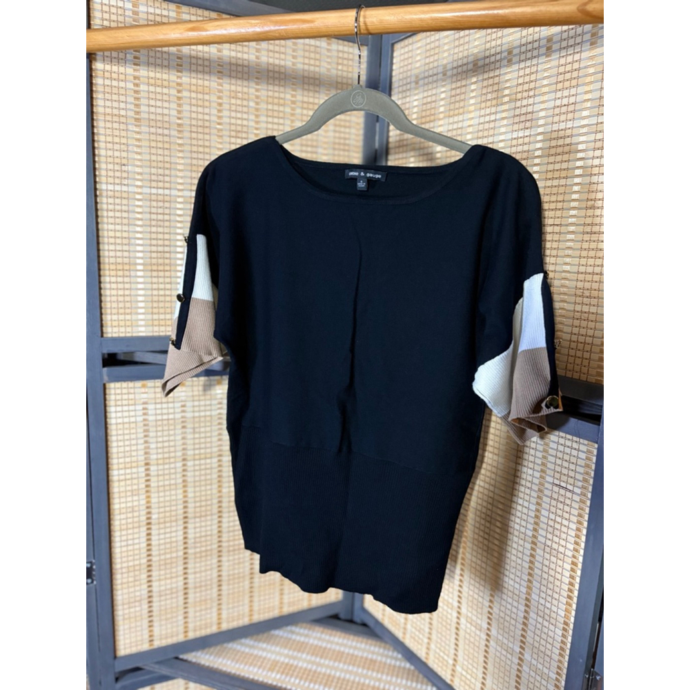 Women's Cable & Gauge Black Beige White Crew Neck Sweater